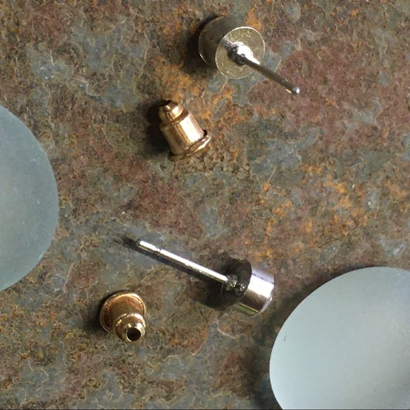 🎈Sale 🎈2 for $10 NWOT summer crystal look gold (color) post earrings - Picture 6 of 6